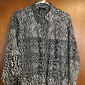 Preowned Foxcroft button down leopard print collared shirt size large
